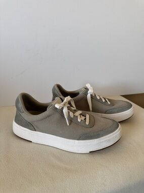 Kizik canvas sneakers
